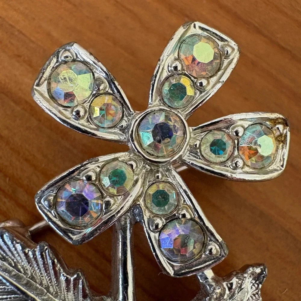 Sarah Coventry Vintage Silver Tone AB Rhinestone Flower Brooch Pin‎ Indie Sleaze